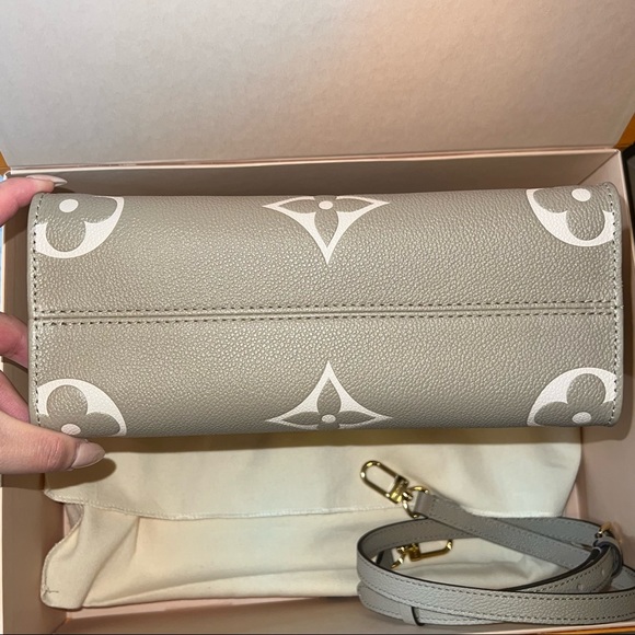 LV Onthego PM - Picture 4 of 10